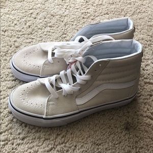NEW WITH TAGS Vans Sk8 hi Cream/White